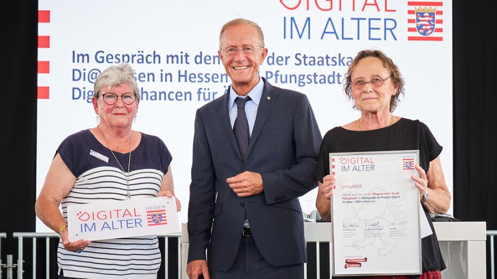Pfungstadt als Di@-Lotsen-Stützpunkt ausgezeichnet: Ältere Menschen fit für die digitale Welt (Bildquelle: Hessische Staatskanzlei)