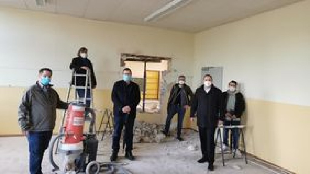 Vertreter der CDU besuchten die Baustelle an der früheren Hans-Memling-Schule (Quelle: CDU Seligenstadt)