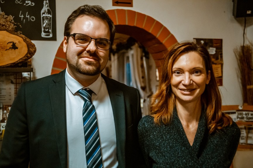 Der Hattersheimer Unternehmensberater Alexander Zeier und die österreichische Nationalratsabgeordnete Dr. Susanne Fürst von der FPÖ (Quelle: Cryptogrid)